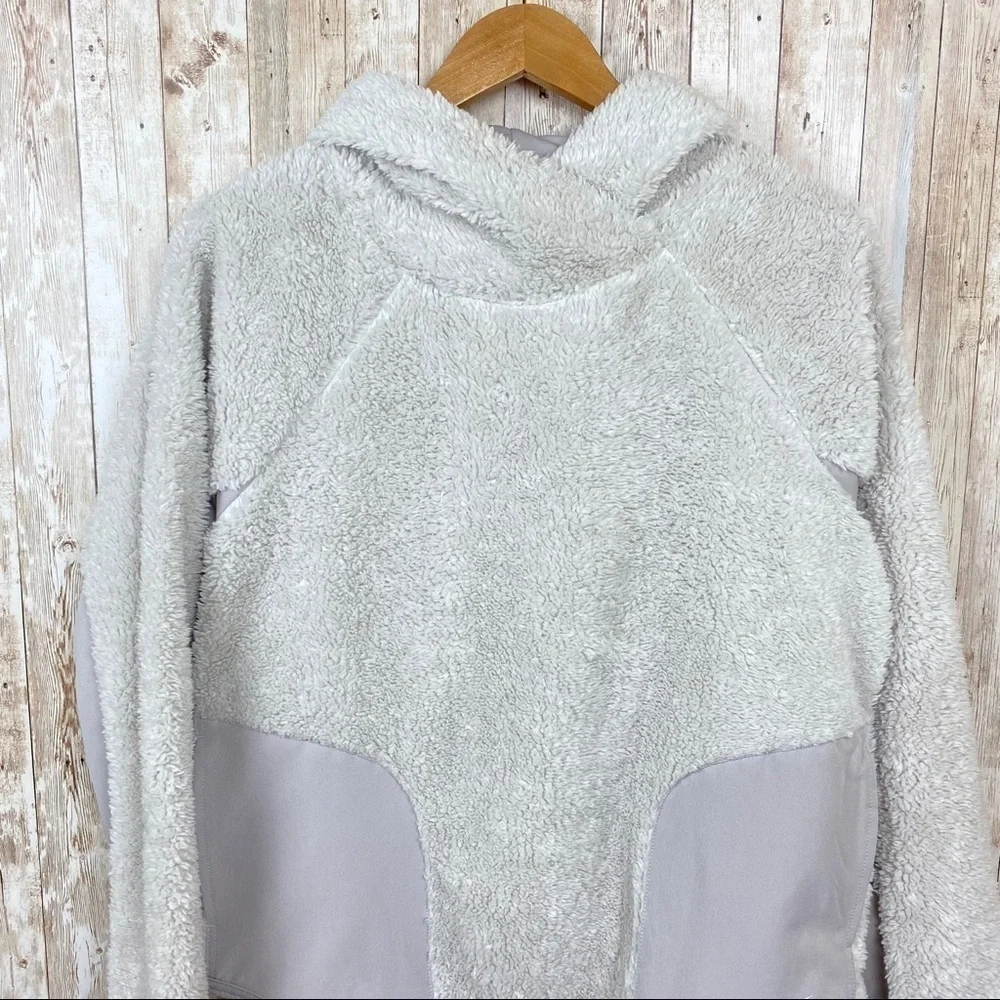Nike Sherpa Therma Fleece‎ Pullover Hoodie Size Small Women